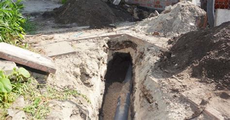 The 8 Clear Signs of a Broken/Leaking Sewer Line